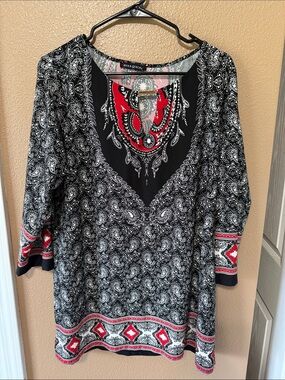 🥳 7/$10!! ABBY & GRACE Black, Red & White Paisley V-Neck Tunic